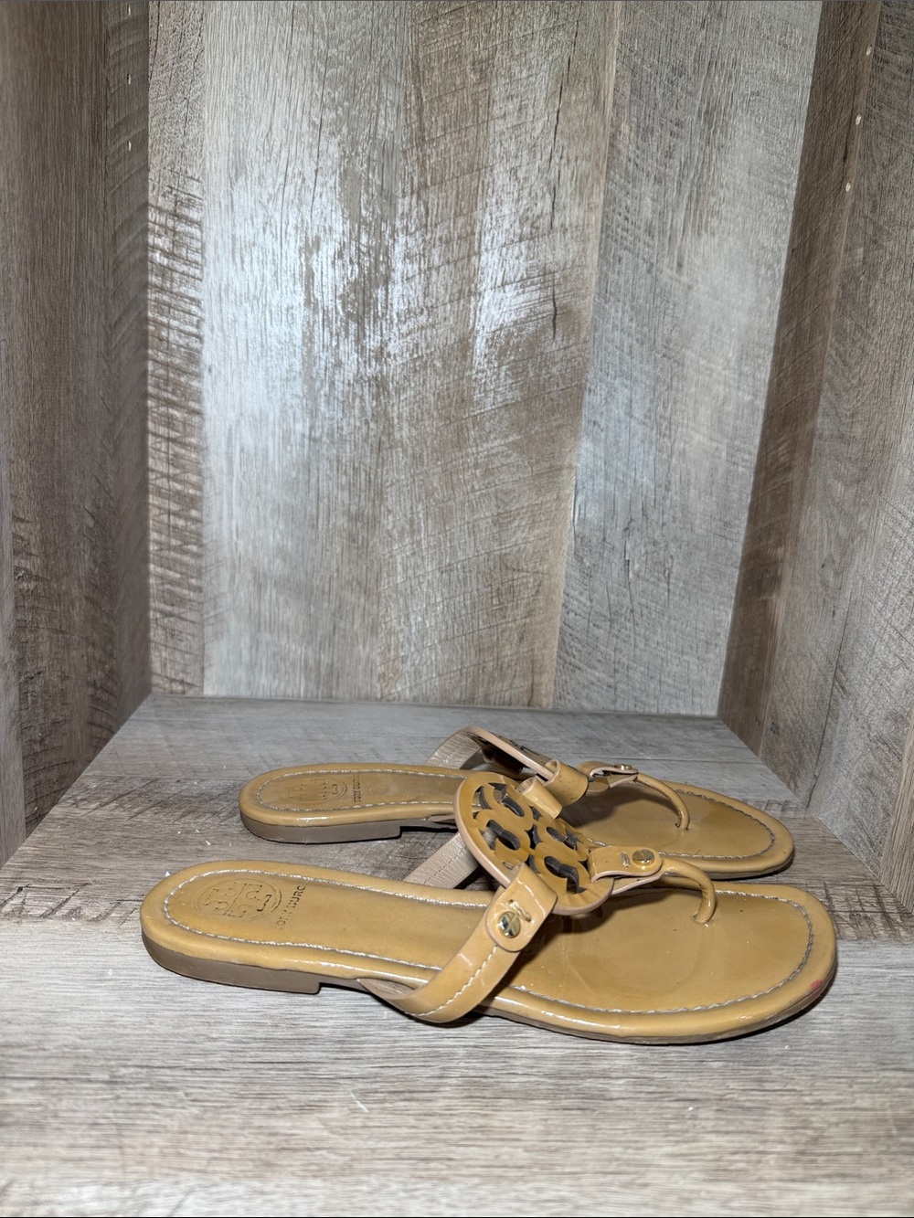 Tory Burch Miller Tan Patent Leather Thong Sandals - Picture 4 of 8